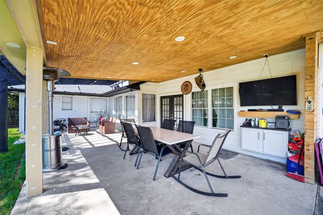 1011 Kensington Drive, Pearland, TX 77584