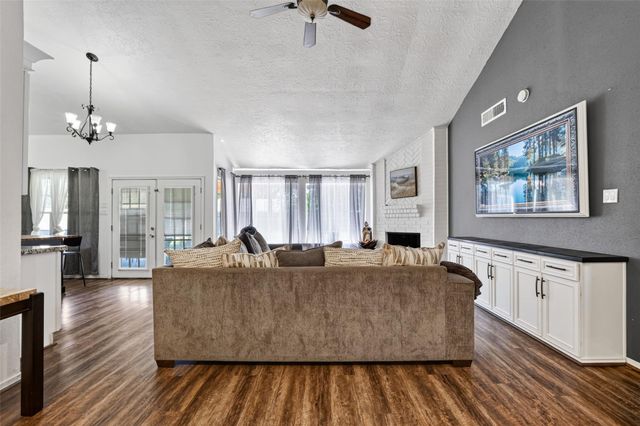 1011 Kensington Drive, Pearland, TX 77584