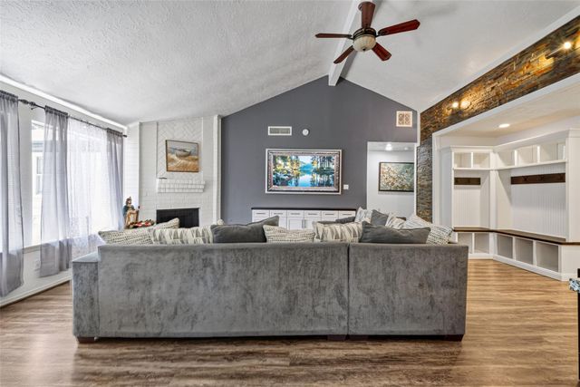 1011 Kensington Drive, Pearland, TX 77584