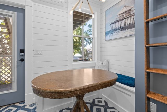 23 Mann Avenue 4, Newport, RI 02840