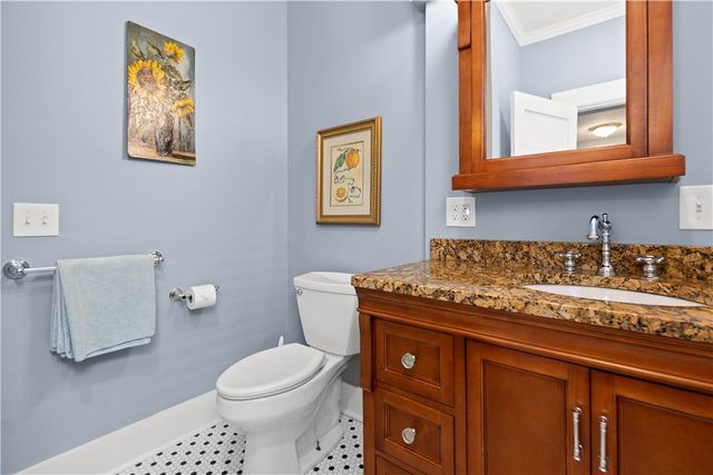 23 Mann Avenue 4, Newport, RI 02840
