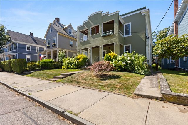 23 Mann Avenue 4, Newport, RI 02840