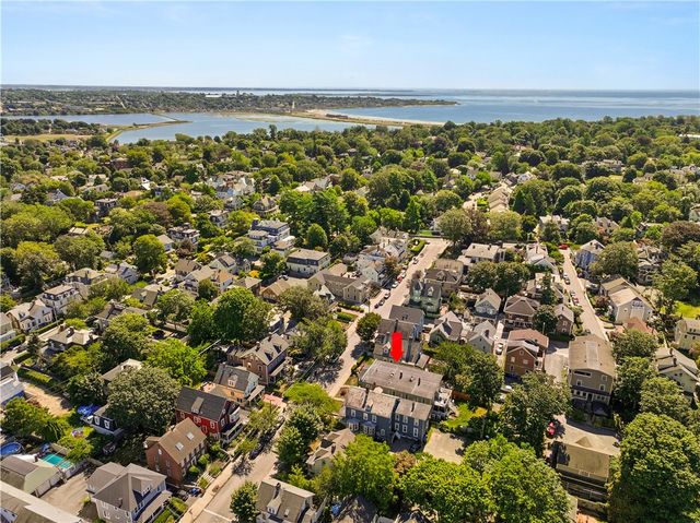 23 Mann Avenue 4, Newport, RI 02840