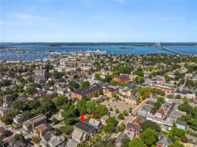 23 Mann Avenue 4, Newport, RI 02840