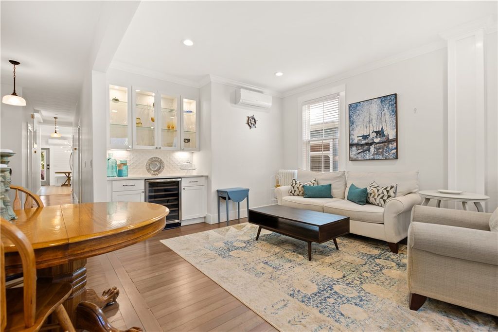 23 Mann Avenue 4, Newport, RI 02840