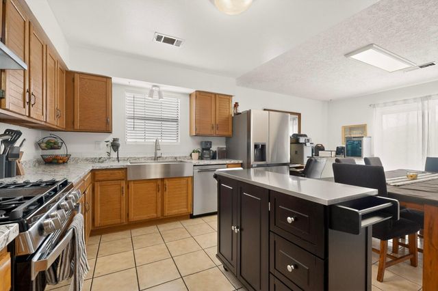 1200 Weeping Willow Court NE, Rio Rancho, NM 87144