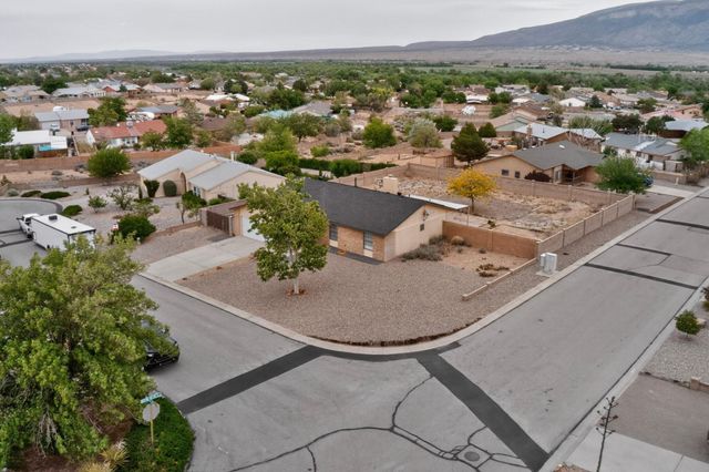 1200 Weeping Willow Court NE, Rio Rancho, NM 87144