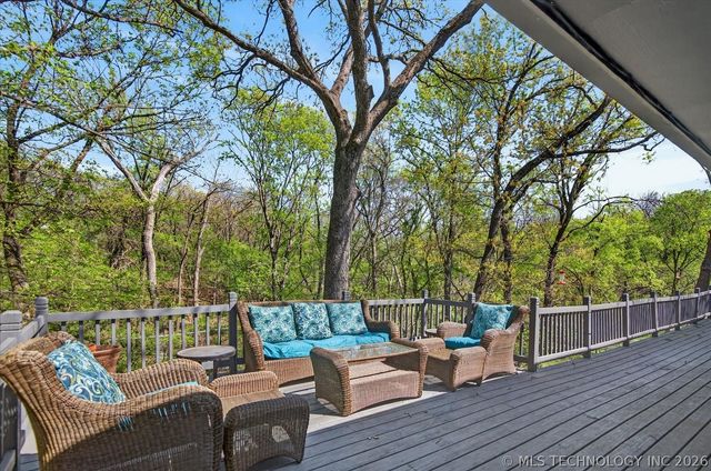 930 Briarwood Drive, Bartlesville, OK 74006