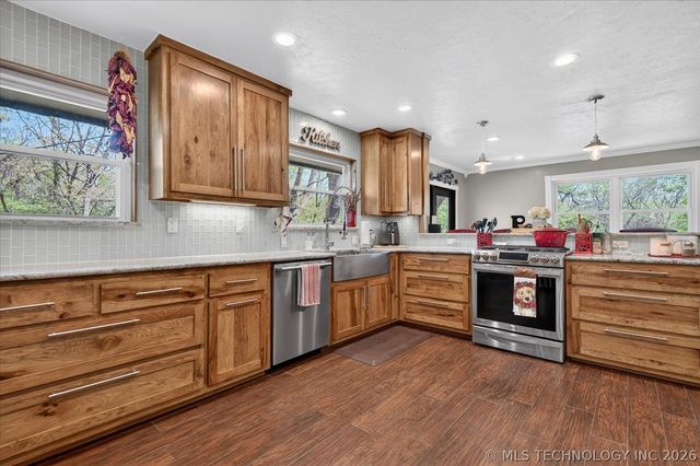 930 Briarwood Drive, Bartlesville, OK 74006