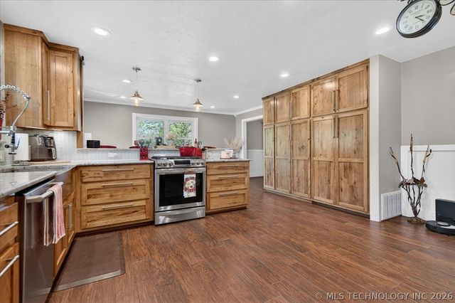 930 Briarwood Drive, Bartlesville, OK 74006