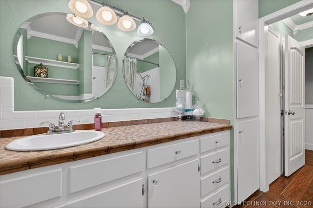 930 Briarwood Drive, Bartlesville, OK 74006