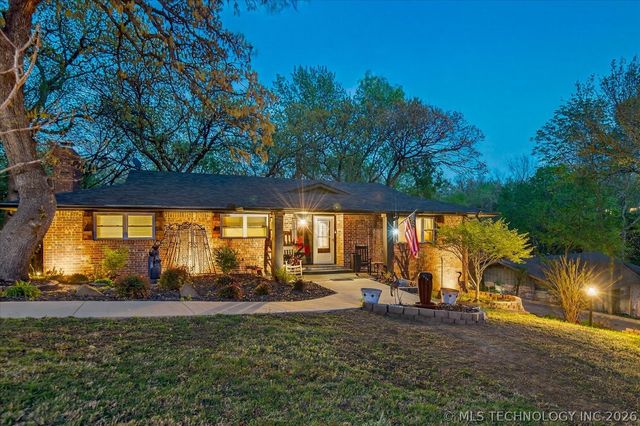 930 Briarwood Drive, Bartlesville, OK 74006