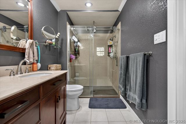 930 Briarwood Drive, Bartlesville, OK 74006