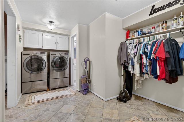 930 Briarwood Drive, Bartlesville, OK 74006