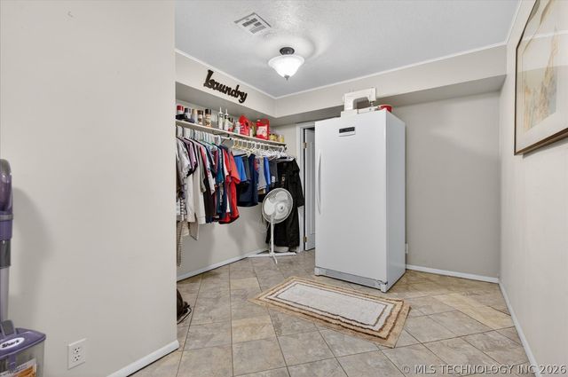 930 Briarwood Drive, Bartlesville, OK 74006