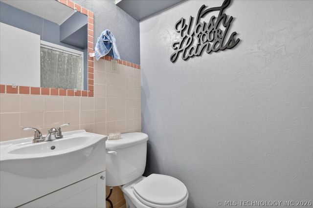 930 Briarwood Drive, Bartlesville, OK 74006