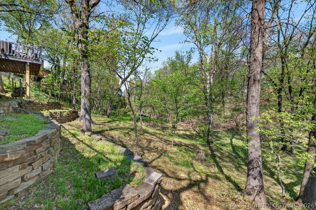 930 Briarwood Drive, Bartlesville, OK 74006