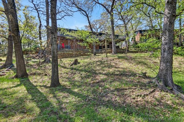 930 Briarwood Drive, Bartlesville, OK 74006