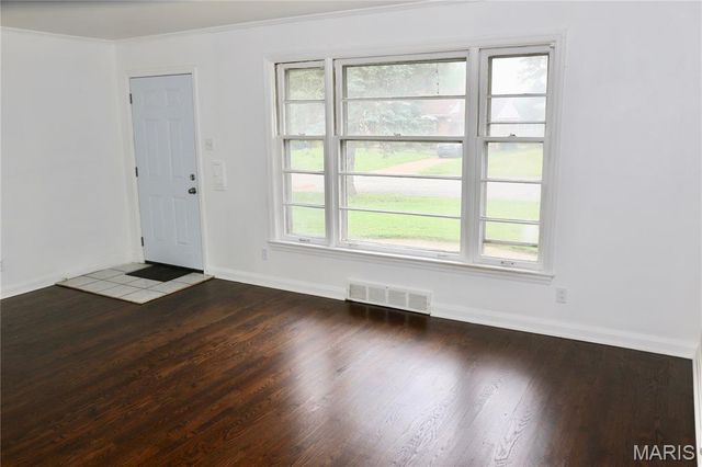 9423 Edgewater Drive, St Louis, MO 63136