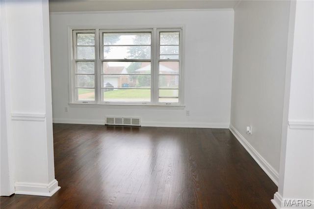 9423 Edgewater Drive, St Louis, MO 63136