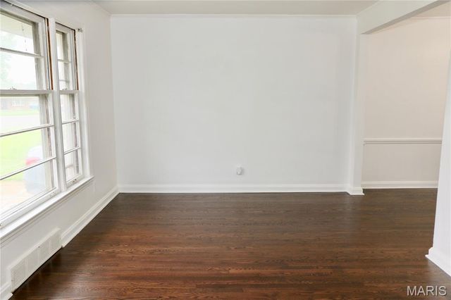 9423 Edgewater Drive, St Louis, MO 63136