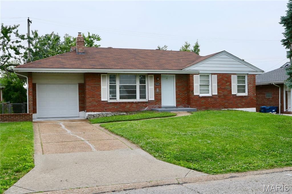 9423 Edgewater Drive, St Louis, MO 63136