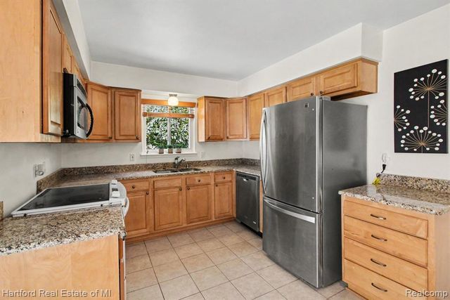 32731 Meadowbrook Street, Livonia, MI 48154