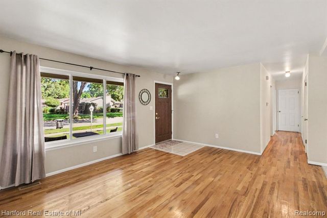 32731 Meadowbrook Street, Livonia, MI 48154