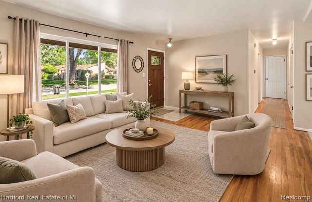 32731 Meadowbrook Street, Livonia, MI 48154