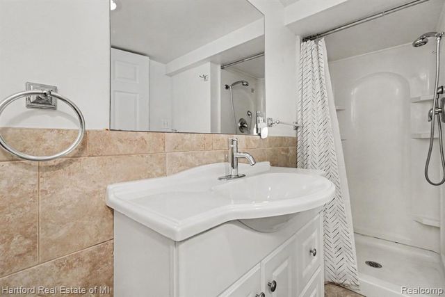 32731 Meadowbrook Street, Livonia, MI 48154