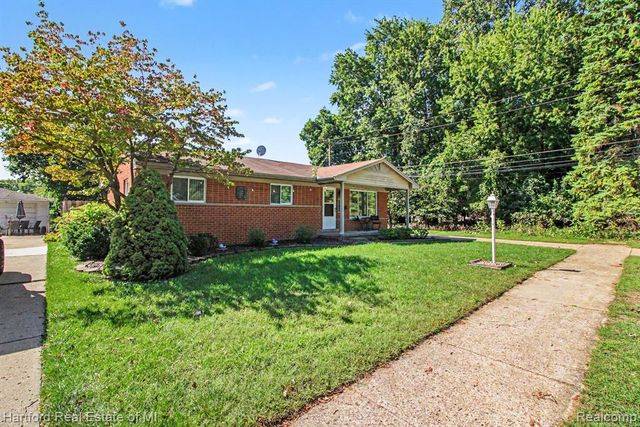 32731 Meadowbrook Street, Livonia, MI 48154