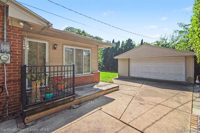 32731 Meadowbrook Street, Livonia, MI 48154