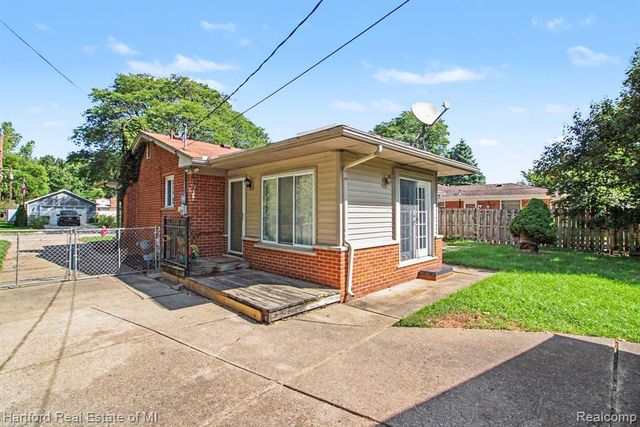 32731 Meadowbrook Street, Livonia, MI 48154