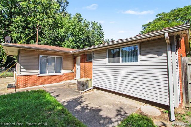32731 Meadowbrook Street, Livonia, MI 48154