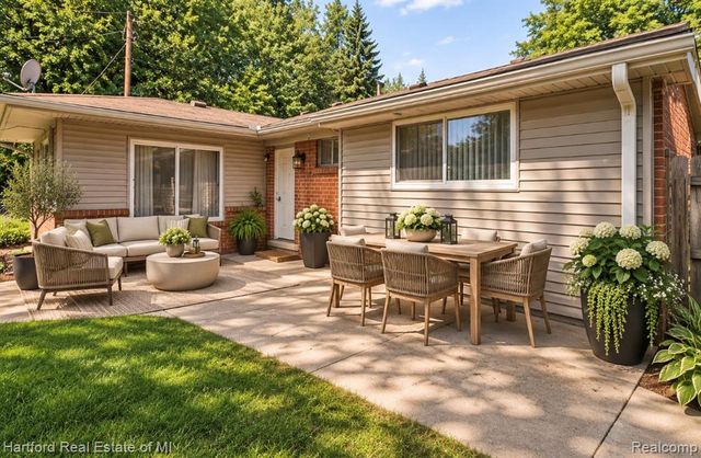 32731 Meadowbrook Street, Livonia, MI 48154