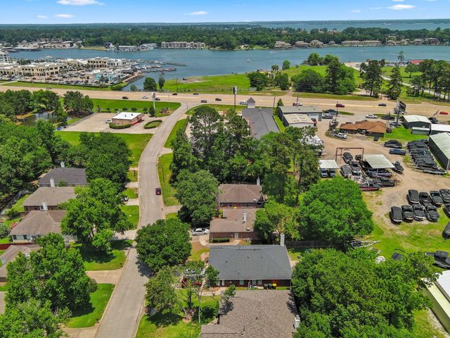 213 Mesa View, Conroe, TX 77316