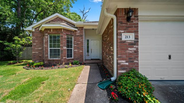 213 Mesa View, Conroe, TX 77316