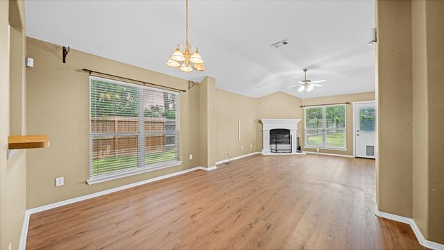 213 Mesa View, Conroe, TX 77316