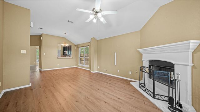 213 Mesa View, Conroe, TX 77316