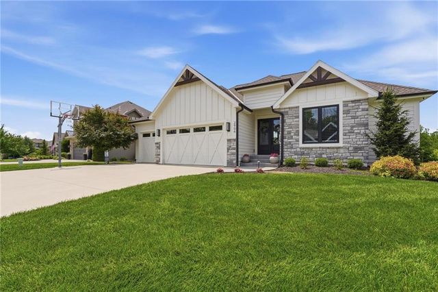 2906 SW Arthur Drive, Lee's Summit, MO 64082