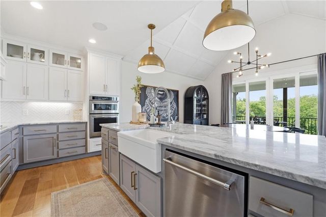 2906 SW Arthur Drive, Lee's Summit, MO 64082
