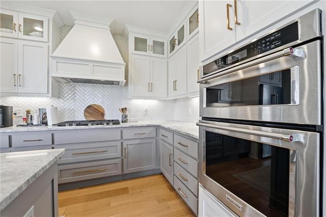 2906 SW Arthur Drive, Lee's Summit, MO 64082