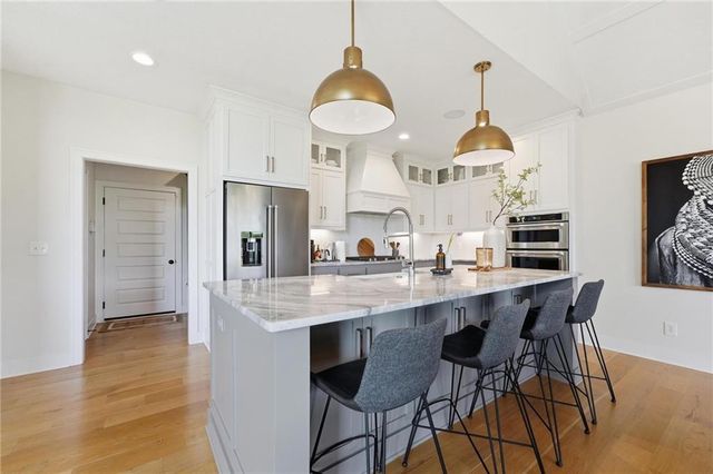 2906 SW Arthur Drive, Lee's Summit, MO 64082