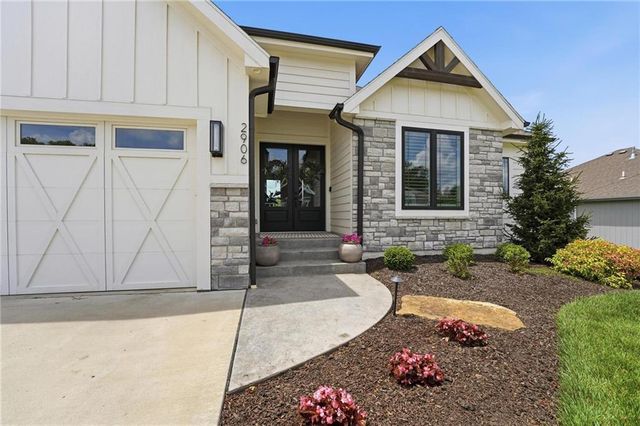 2906 SW Arthur Drive, Lee's Summit, MO 64082