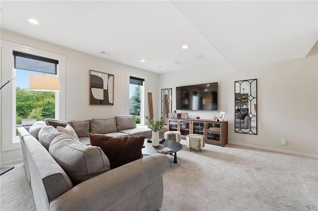 2906 SW Arthur Drive, Lee's Summit, MO 64082