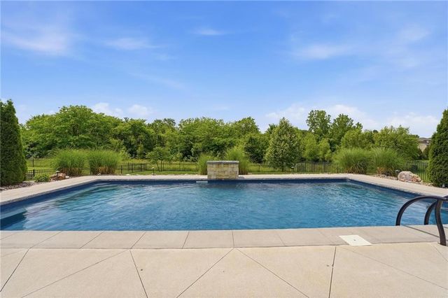 2906 SW Arthur Drive, Lee's Summit, MO 64082