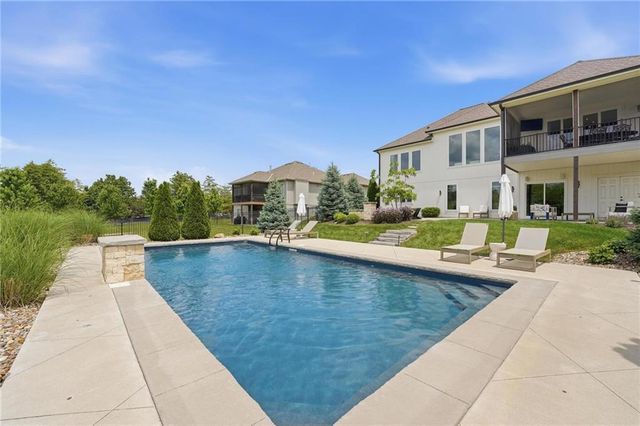 2906 SW Arthur Drive, Lee's Summit, MO 64082