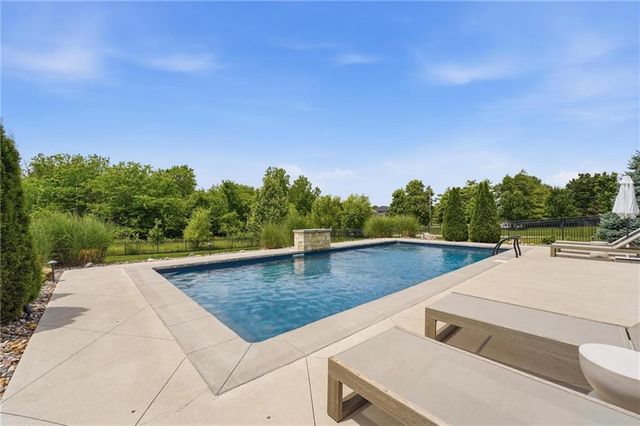 2906 SW Arthur Drive, Lee's Summit, MO 64082
