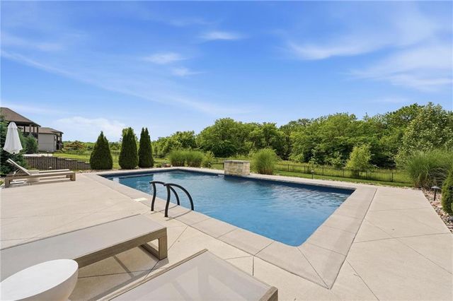 2906 SW Arthur Drive, Lee's Summit, MO 64082