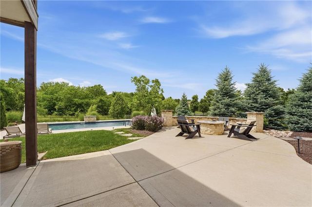 2906 SW Arthur Drive, Lee's Summit, MO 64082